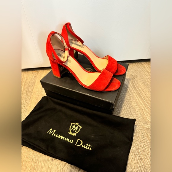 Sandals - Picture 1 of 2